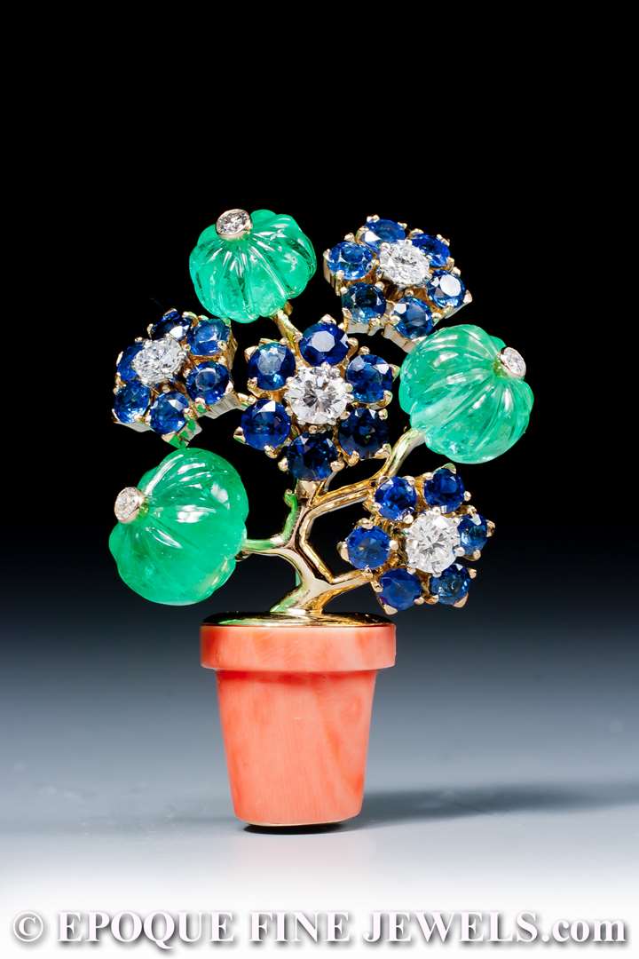 A very fine coral, emerald, sapphire and diamond 'giardinetto' brooch